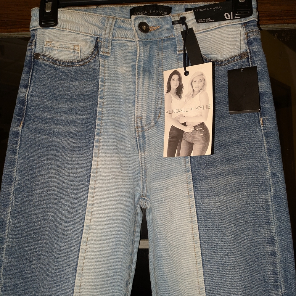 Kendall & Kylie Ultra Babe Skinny Jeans | Sculpting & Stretchy Fit - Picture 3 of 4